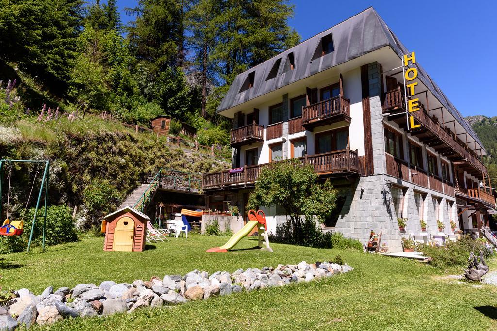 Hotel Genzianella Champoluc Exterior foto